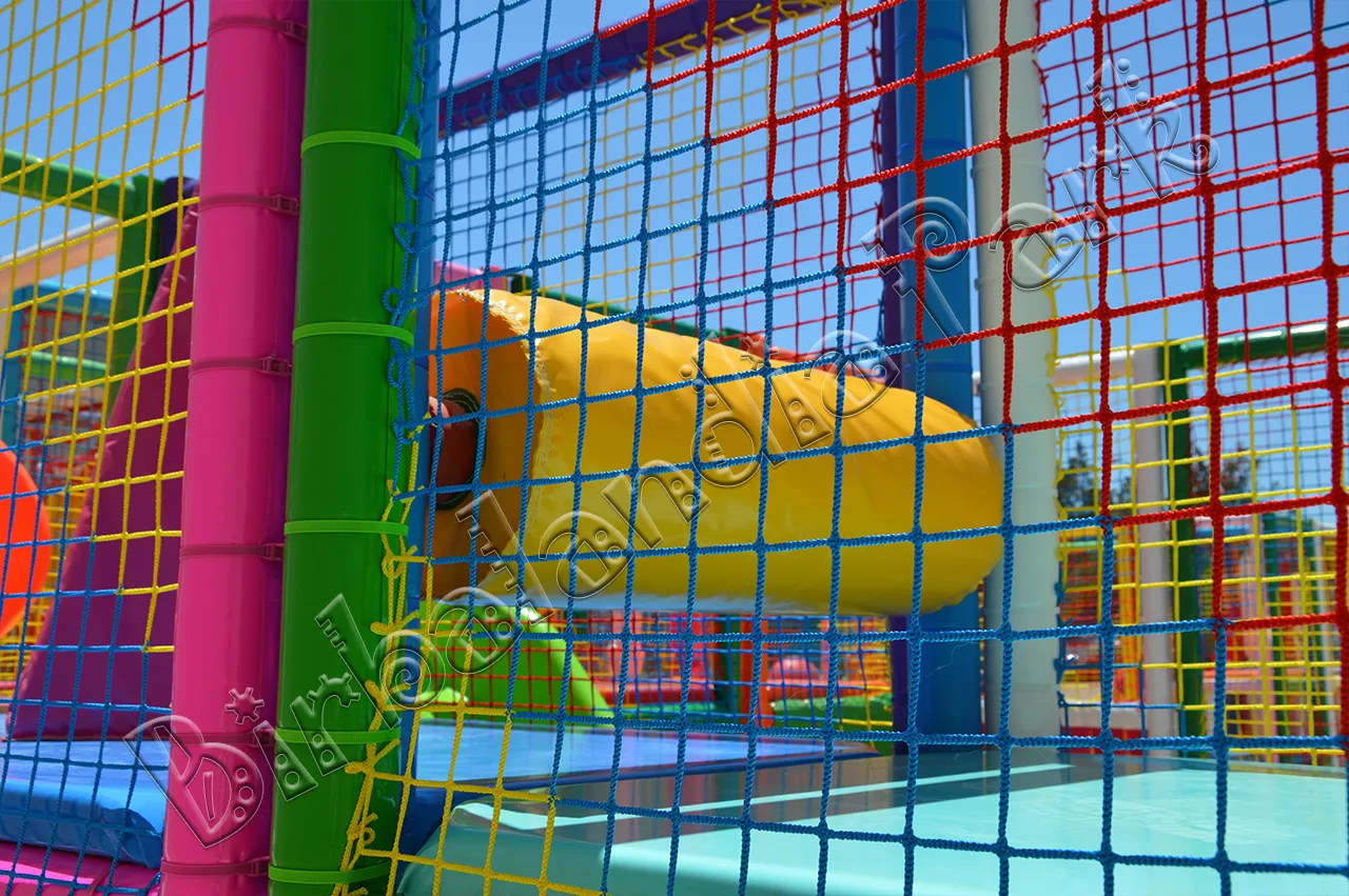 5ef9f60977131114e48c6a95_playground_pippo10