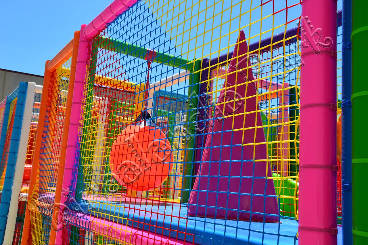 5ef9f6098f8a17b2e1bdedb4_playground_pippo09