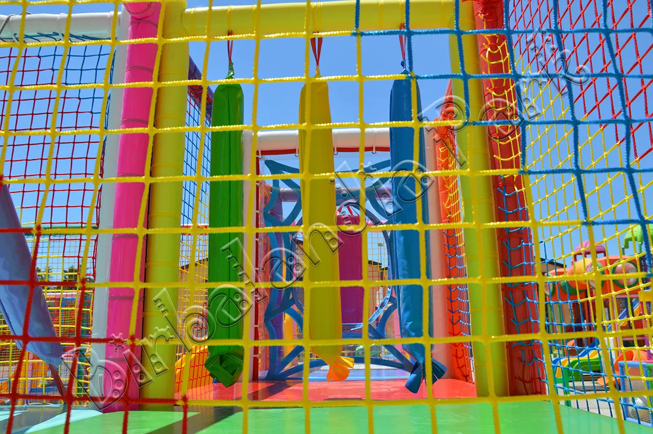 5ef9f60c0240539c4a4d67f1_playground_pippo07