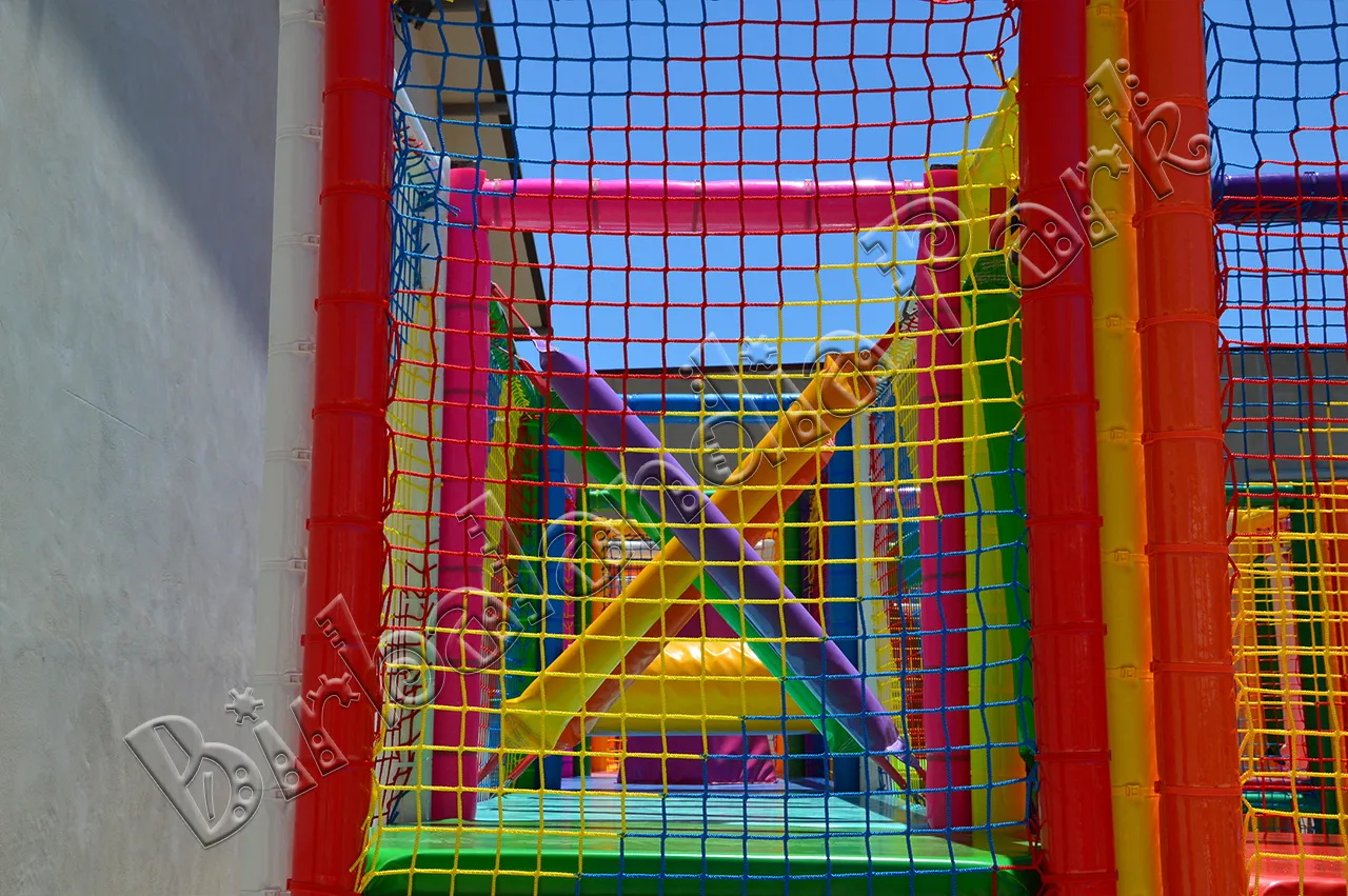 5ef9f60ebc25cc6fd96ce911_playground_pippo05