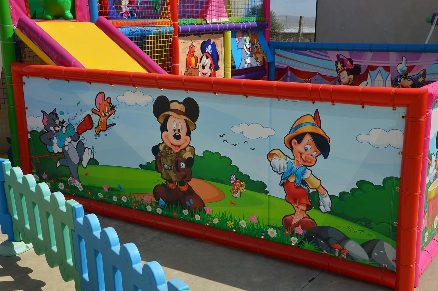 62a3297168382dd5af4d99cd_Playground (20)