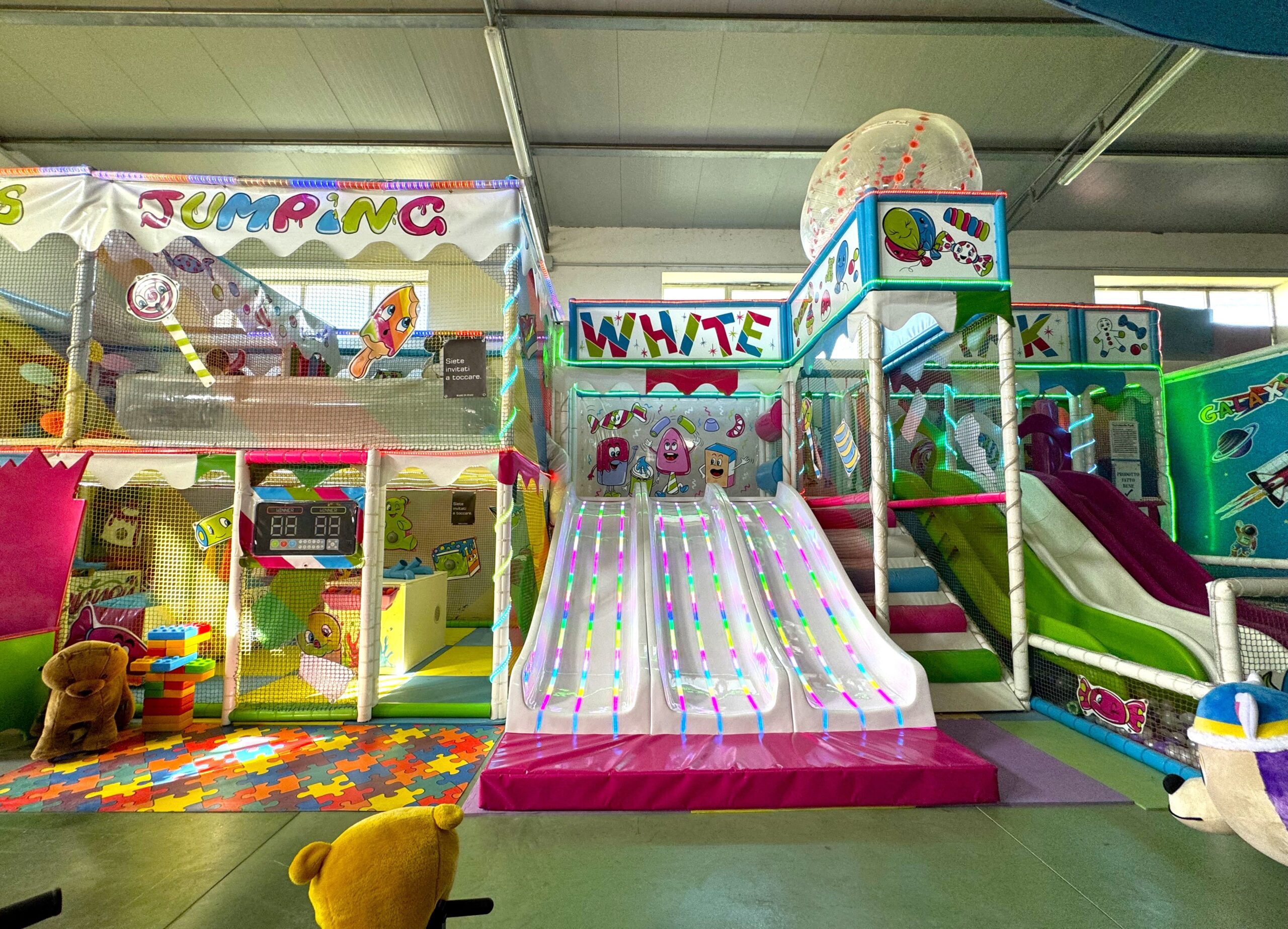 67a5f0c3609d3880375ebbbe_Gioco Playground con Luci Led (20)