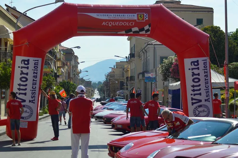Gonfiabile Arco Pubblicitario SCUDERIA FERRARI CLUB 10