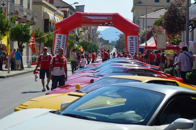 Gonfiabile Arco Pubblicitario SCUDERIA FERRARI CLUB 11