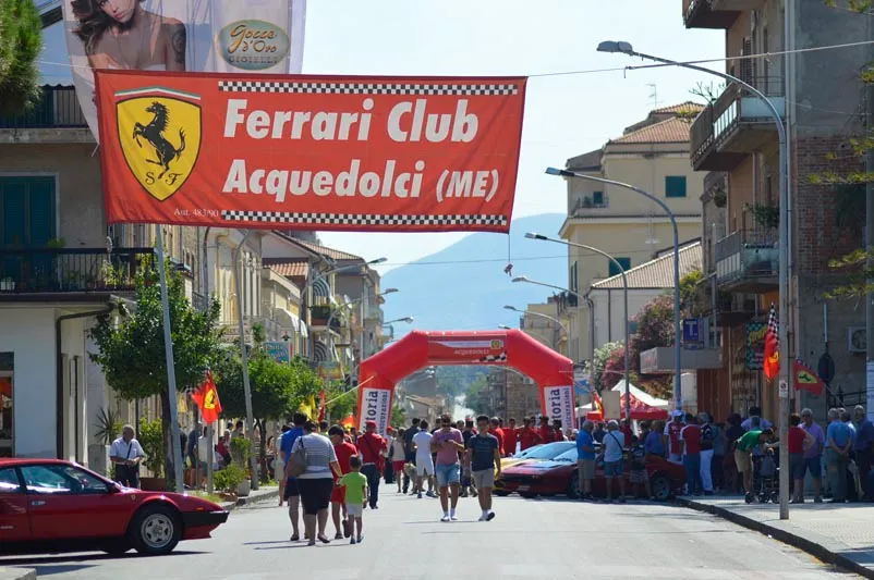 Gonfiabile Arco Pubblicitario SCUDERIA FERRARI CLUB 12
