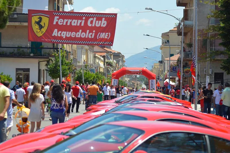 Gonfiabile Arco Pubblicitario SCUDERIA FERRARI CLUB 15