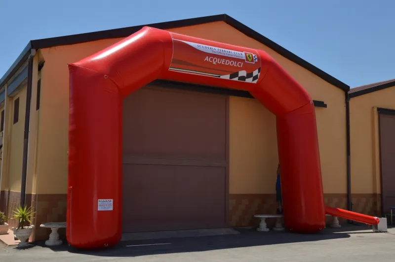 Gonfiabile Arco Pubblicitario SCUDERIA FERRARI CLUB 4