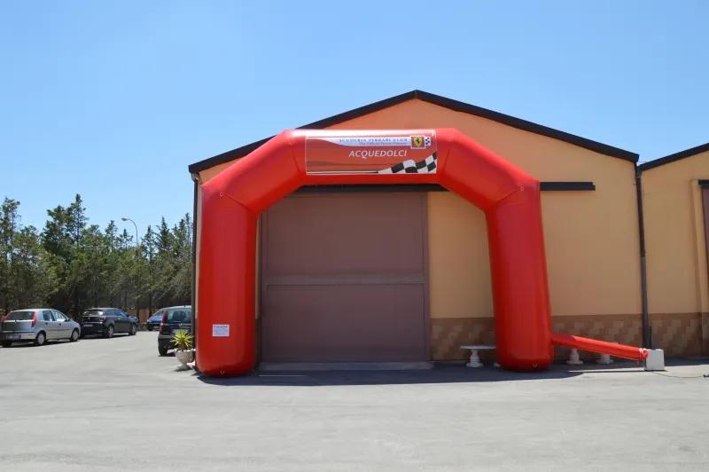 Gonfiabile Arco Pubblicitario SCUDERIA FERRARI CLUB 6