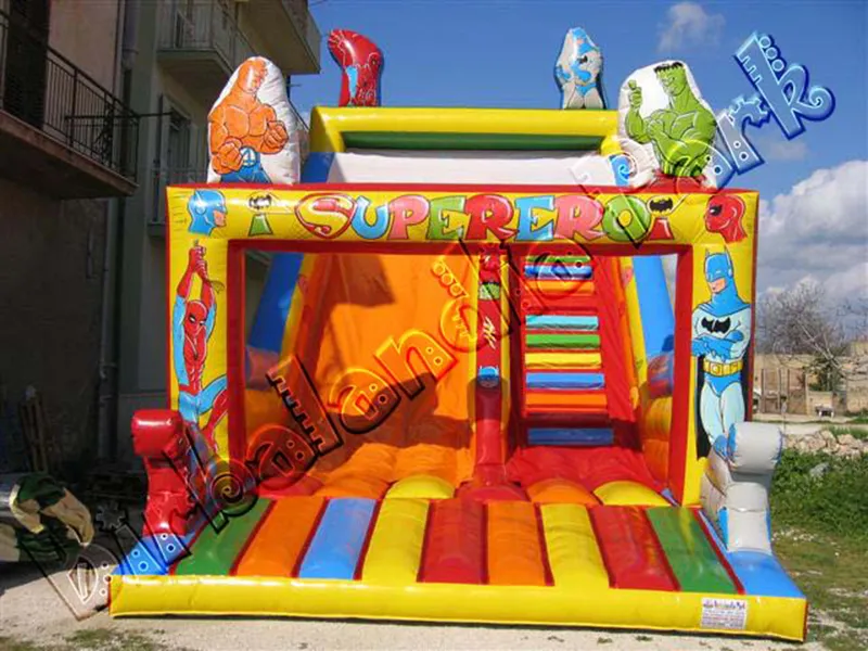 Maxi Scivolo Gonfiabile con Maxi Scivolata 6