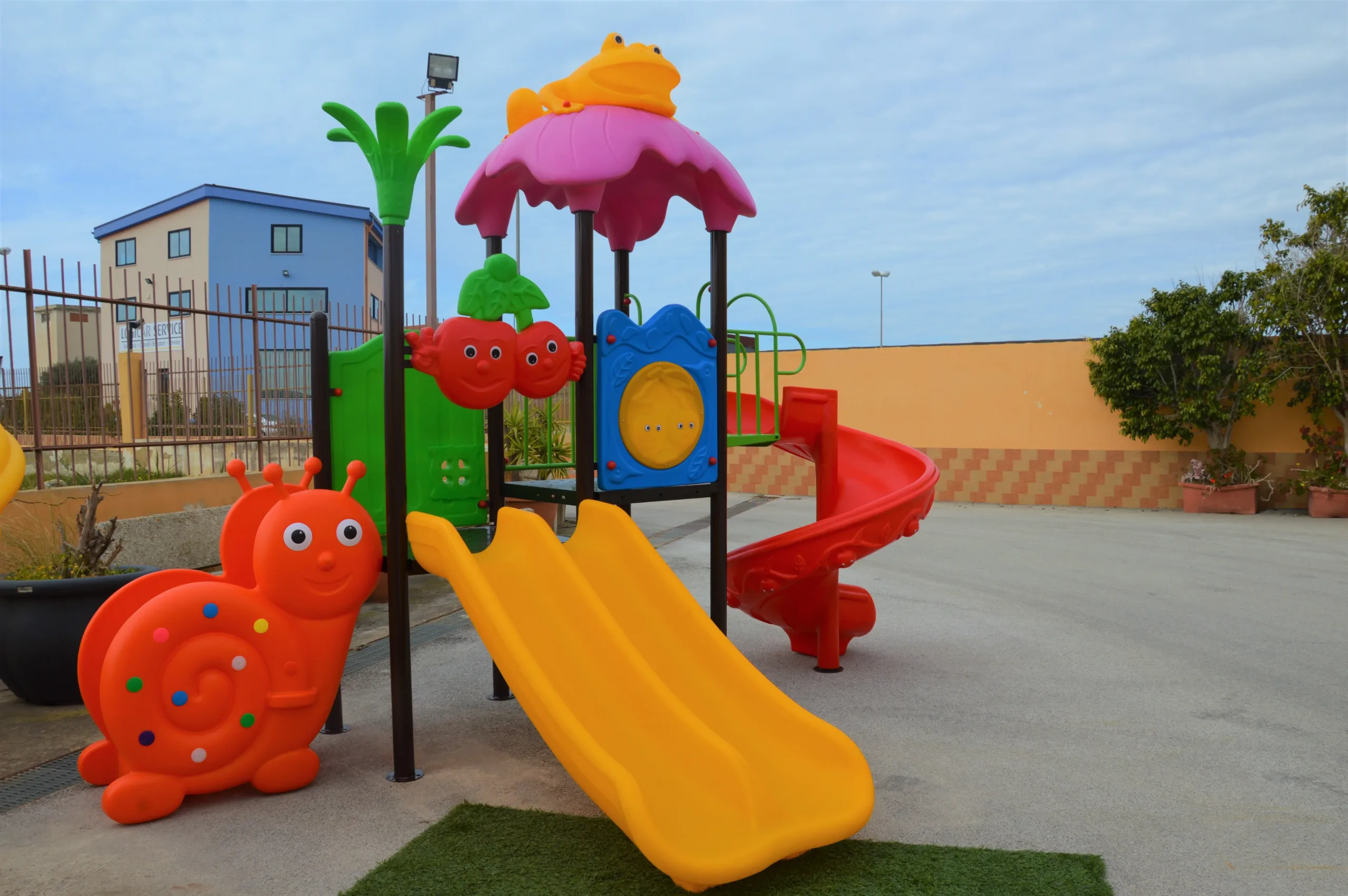 Parco giochi esterno 9