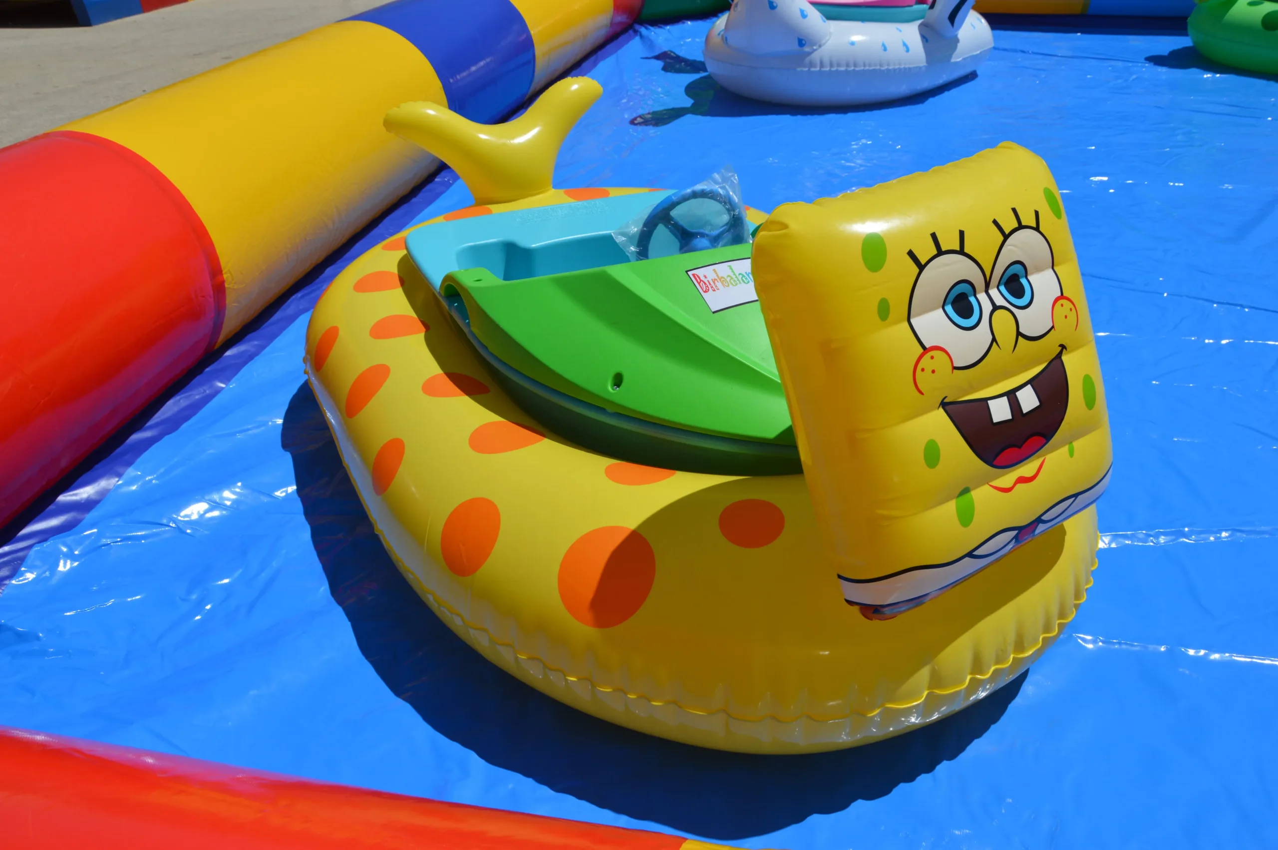 Piscina Gonfiabile con Barchette elettriche 3