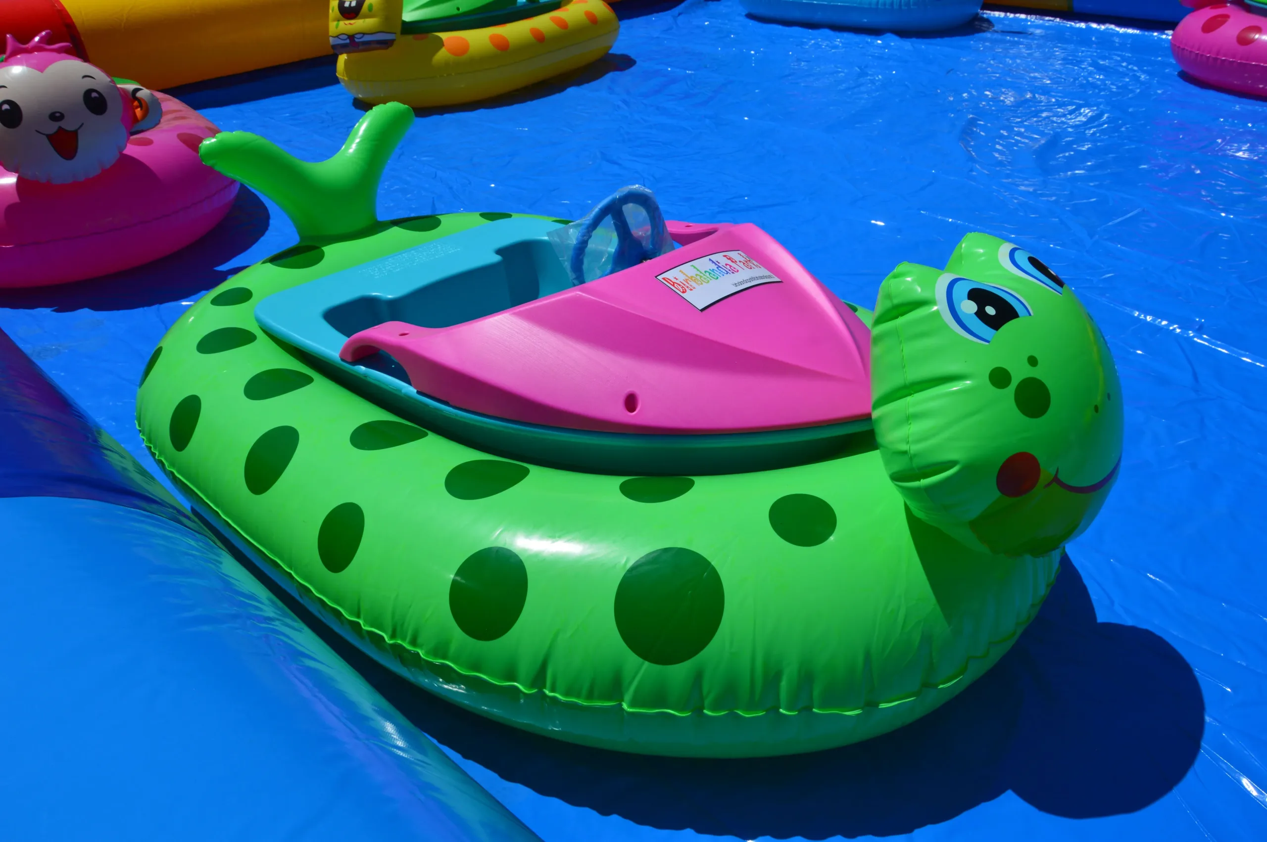 Piscina Gonfiabile con Barchette elettriche 5