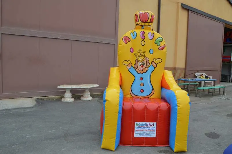Trono Gonfiabile Personalizzato Auguri 1