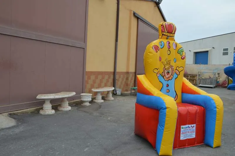 Trono Gonfiabile Personalizzato Auguri 3