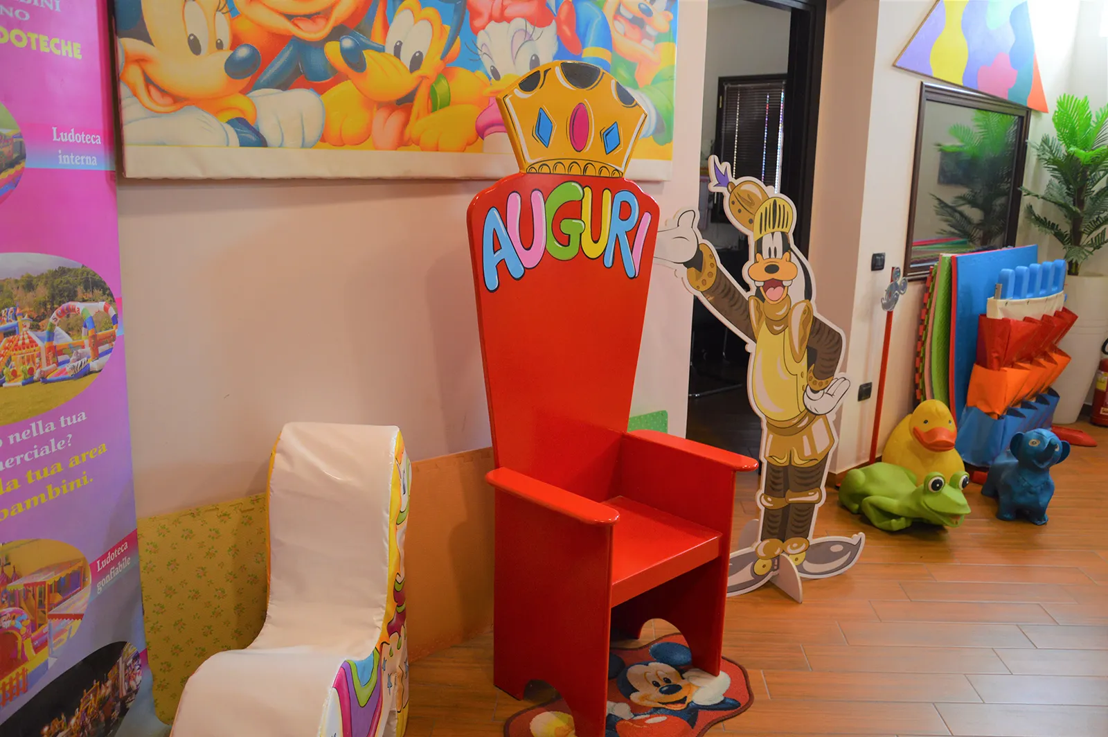 Trono scenografato Auguri 1