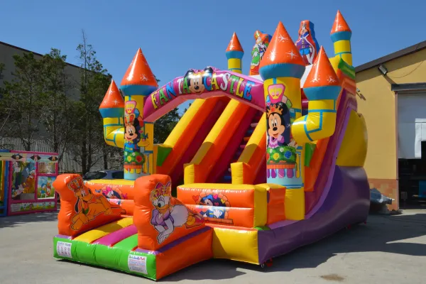 Castello Gonfiabile per Parco Giochi