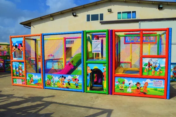 Gioco Playground con tappeto elastico