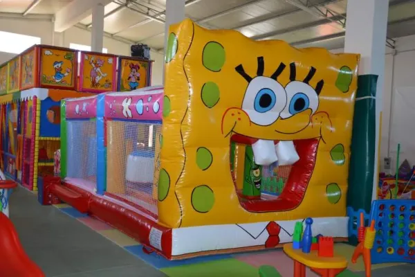 Gonfiabile Labirinto ad ostacoli Spongebob