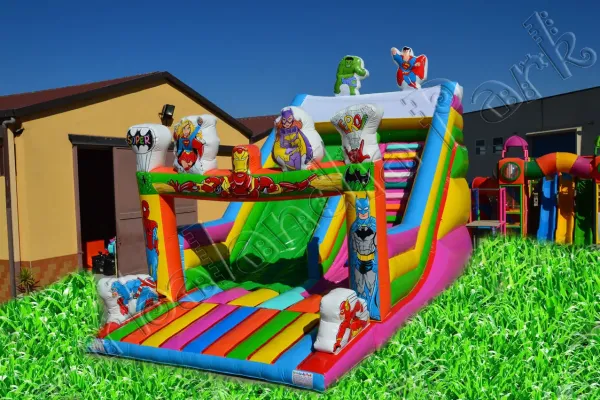 Gonfiabile Scivolo Supereroi 1