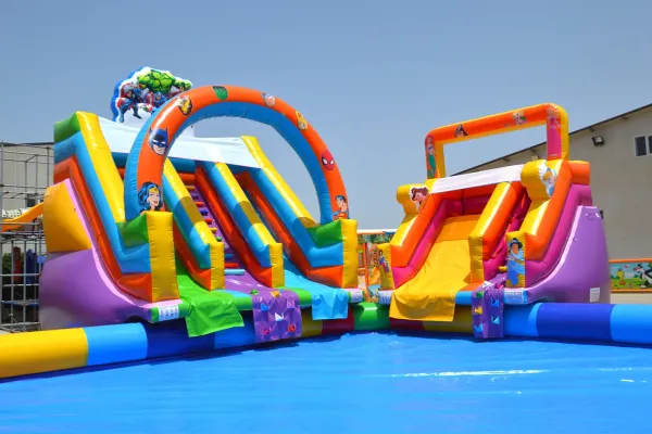 Gonfiabili Scivoli per piscine