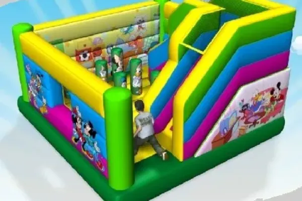 Gonfiabili Scivolo Topolino con ostacoli