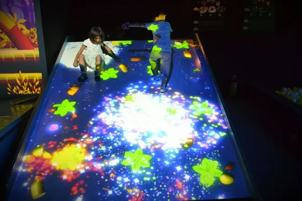 Interactive slide - Proiettore interattivo con giochi per bambini