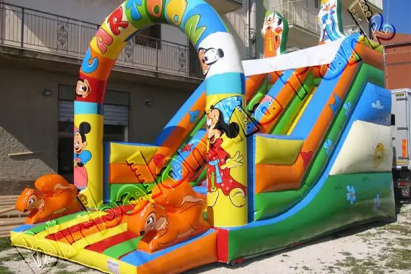 Maxi Scivolo Gonfiabile con Arco e Maxi Scivolata