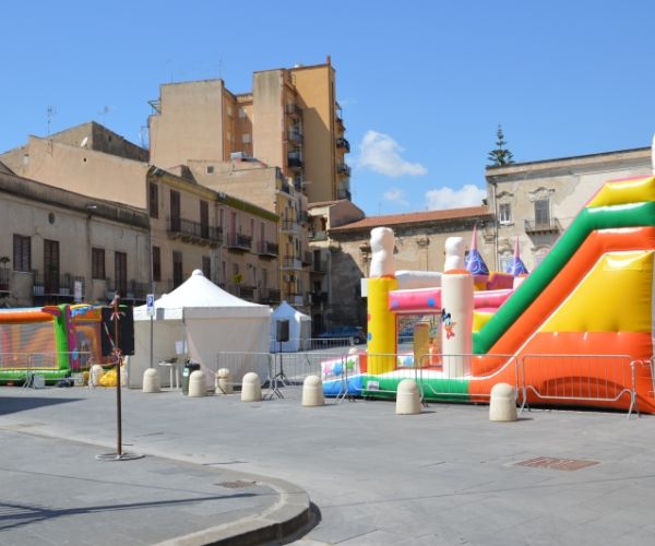 PARCO GIOCHI ALL'ESTERNO LICATA 11