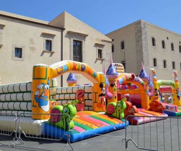 PARCO GIOCHI ALL'ESTERNO LICATA 3