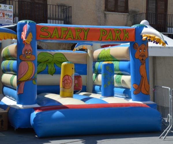 PARCO GIOCHI ALL'ESTERNO LICATA 9