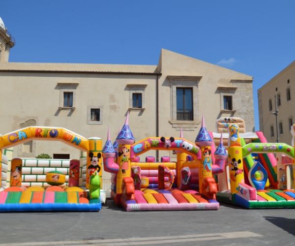 PARCO GIOCHI ALL'ESTERNO LICATA
