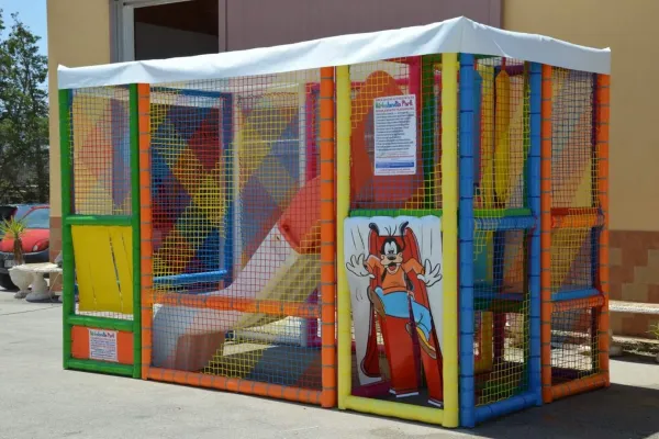 PLAYGROUND CON COPERTURA A CAPPELLO
