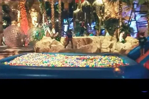 Piscina Palline con Scivolo Gonfiabile Multicolor