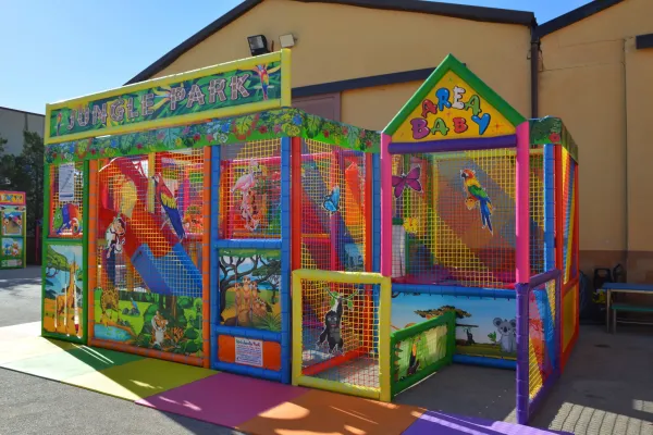 Playground con Tappeto elastico e Area baby