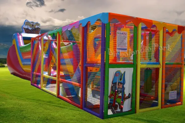 Playground con scivolo gonfiabile