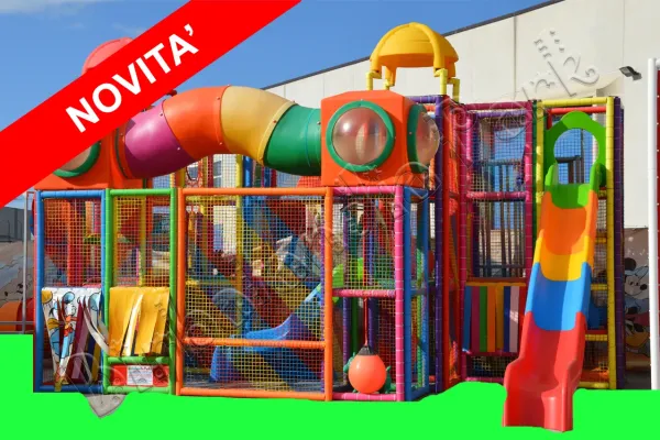 Playground con tunnel e maxi scivolata