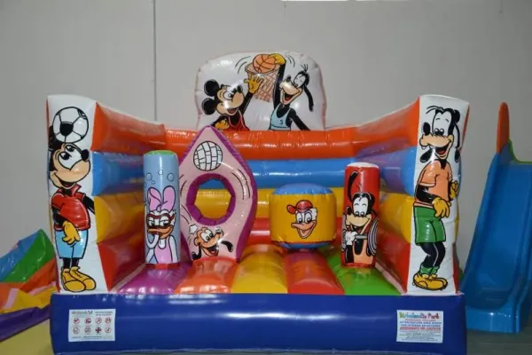 Saltarello Gonfiabile Sport Cartoon