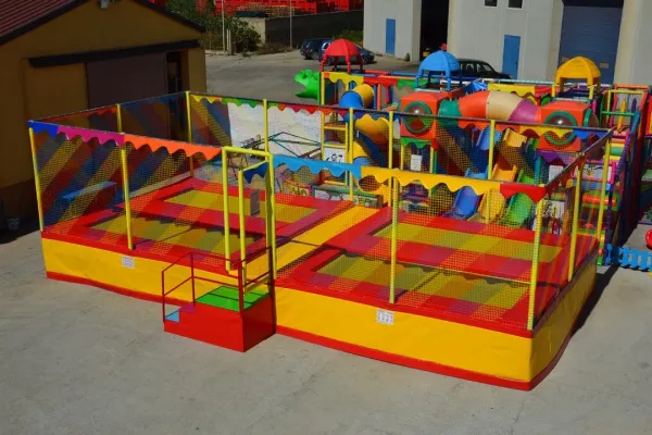 TRAMPOLINI ELASTICI PER PARCHI GIOCO