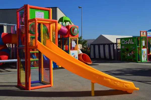 Torretta a play con scivolo curvo