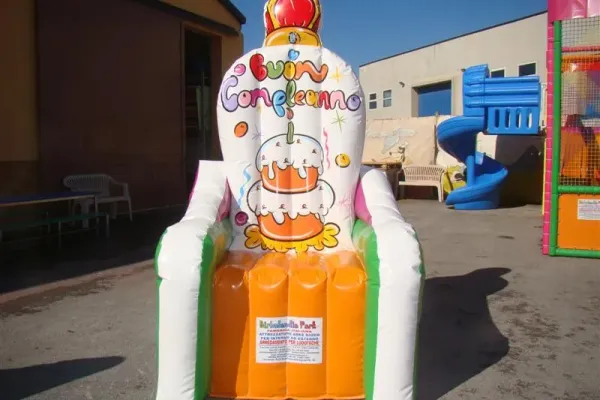 Trono Gonfiabile Torta Buon Compleanno