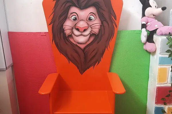 Trono in legno Re Leone
