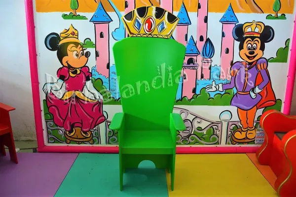 Trono in legno verde